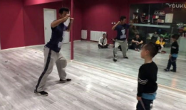 街舞教学视频,跟随节奏，舞动青春风采